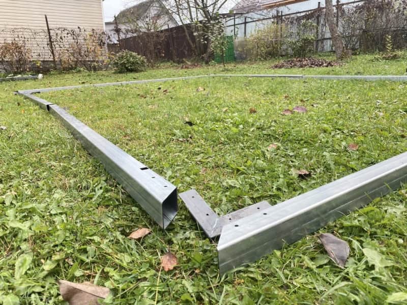 Металлический фундамент для теплицы