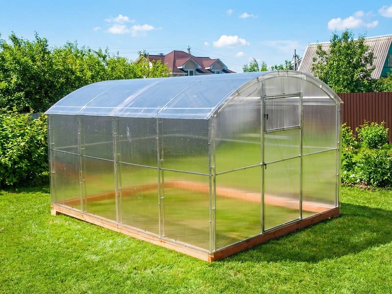 Прямостенная теплица из поликарбоната Урожай
