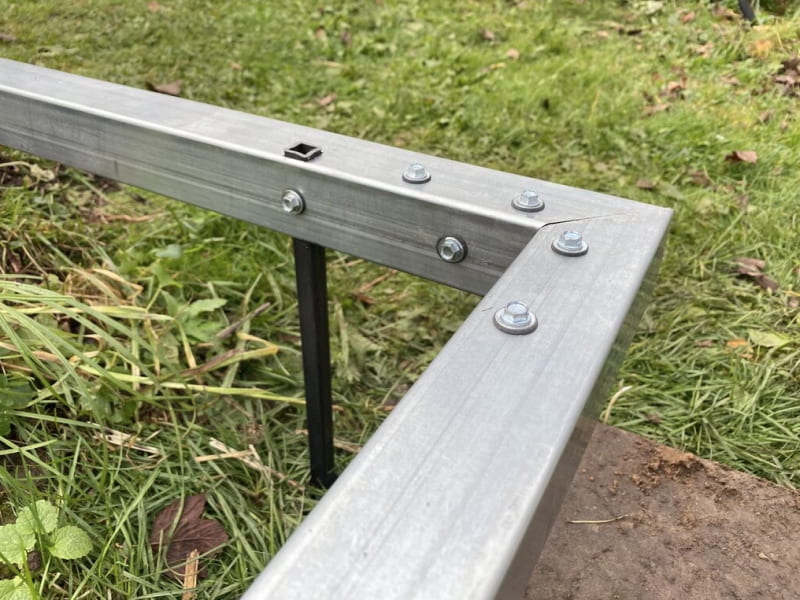 Металлический фундамент для теплицы2